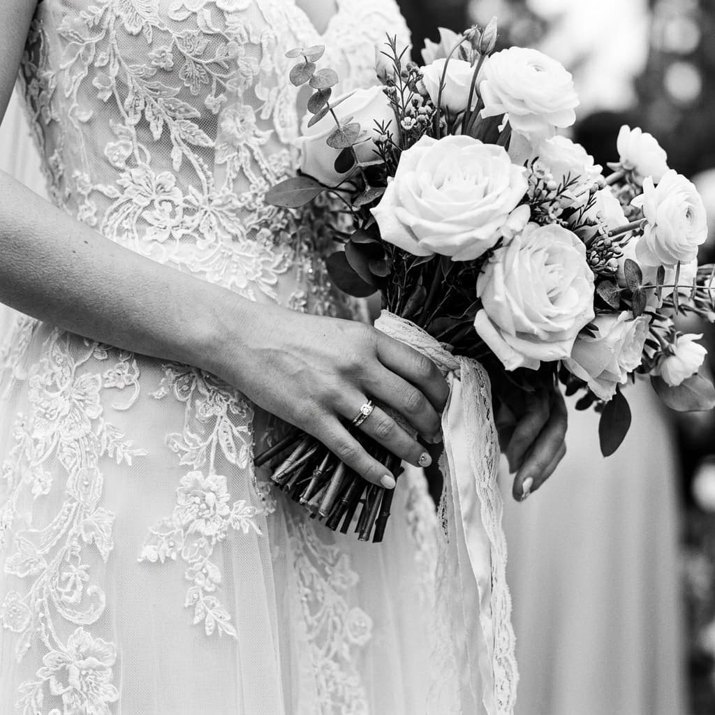 Detalhes do buquê e vestido